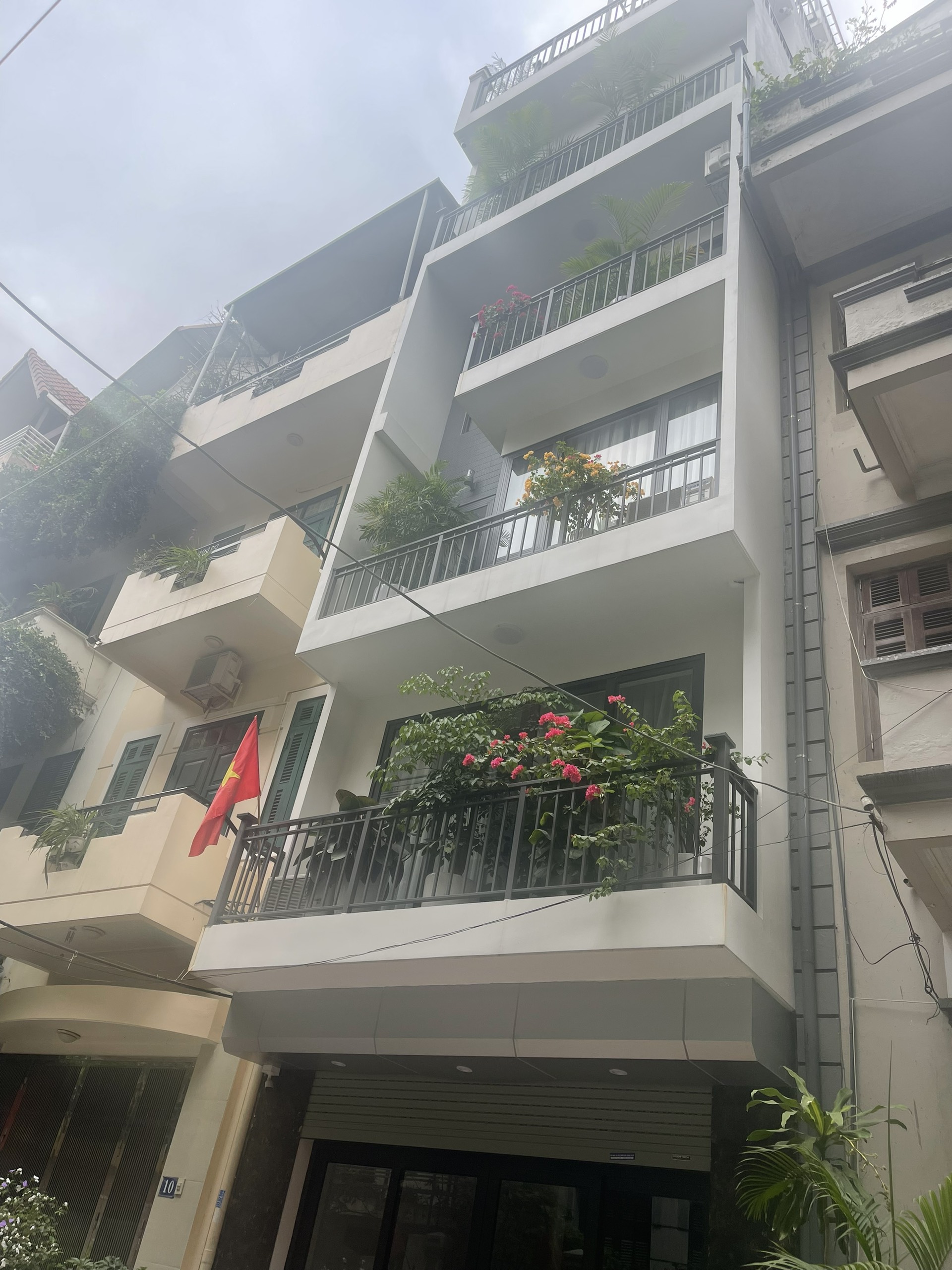 bán nhà Ngõ 31 Xuân Diệu NHÀ MỚI ĐẸP, 3 MẶT THOÁNG, KINH DOANH DÒNG TIỀN.