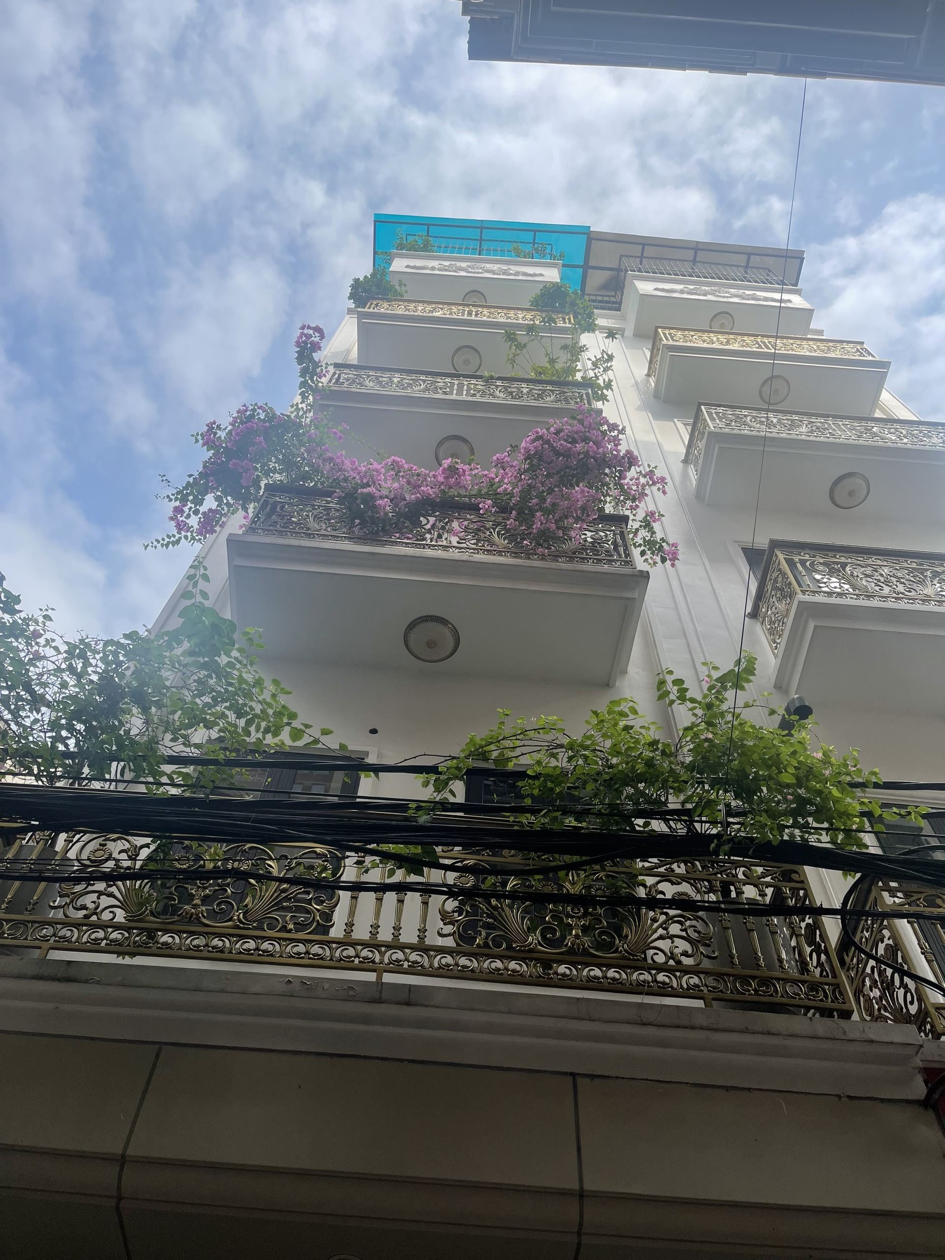 bán nhà ngõ 32 Tô Ngọc Vân, Kinh Doanh sầm uất, Chuyên cho khách Tây Thuê Ở.