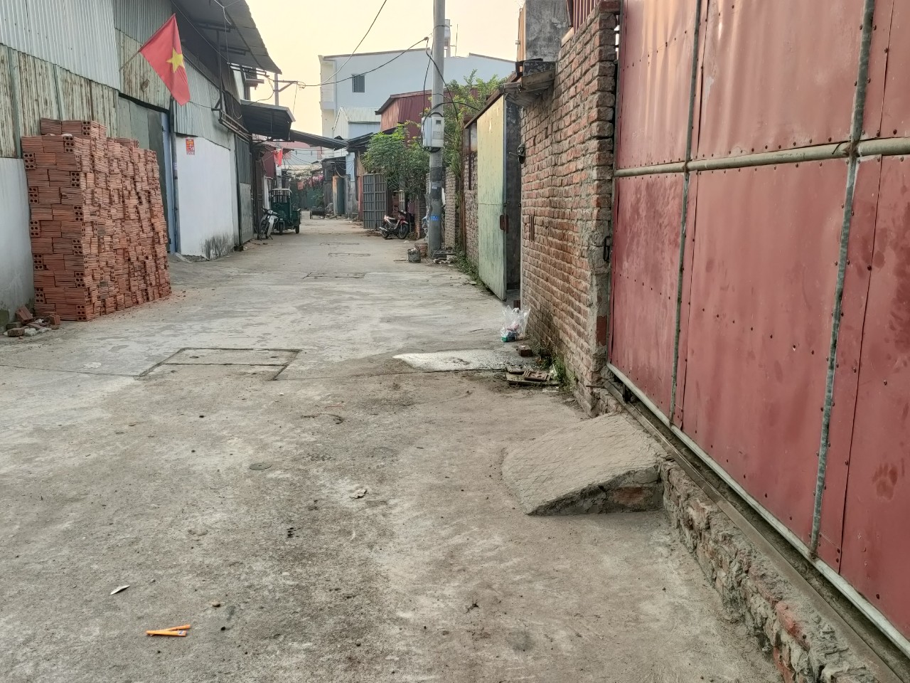 DIỆN TÍCH 290 M MẶT TIỀN 20 M chỉ 9 triệu 1 m2 các bác nhé đường to 5 m ô tô nhốt trong nhà các bác nhé , nhanh tay