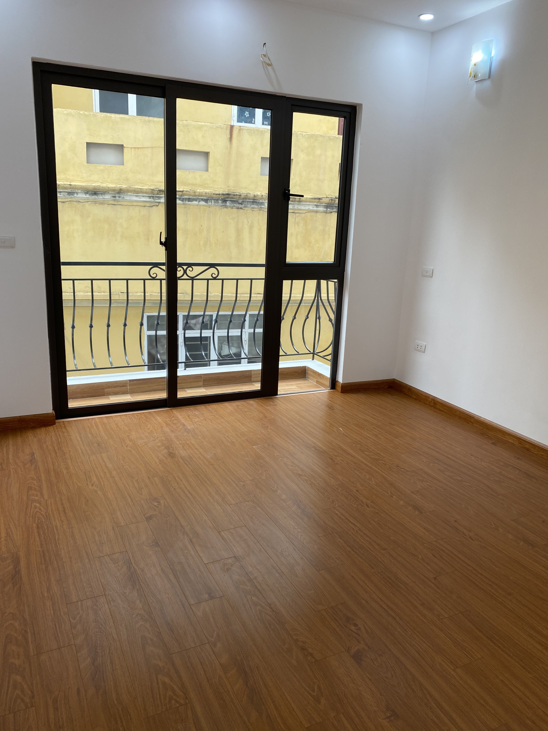 Bán nhà Xuân La, Tây Hồ, nhà đẹp ở luôn, hưởng trọn tiện ích khu VIP Ngoai Giao Đoàn, vài bước ô tô tránh.