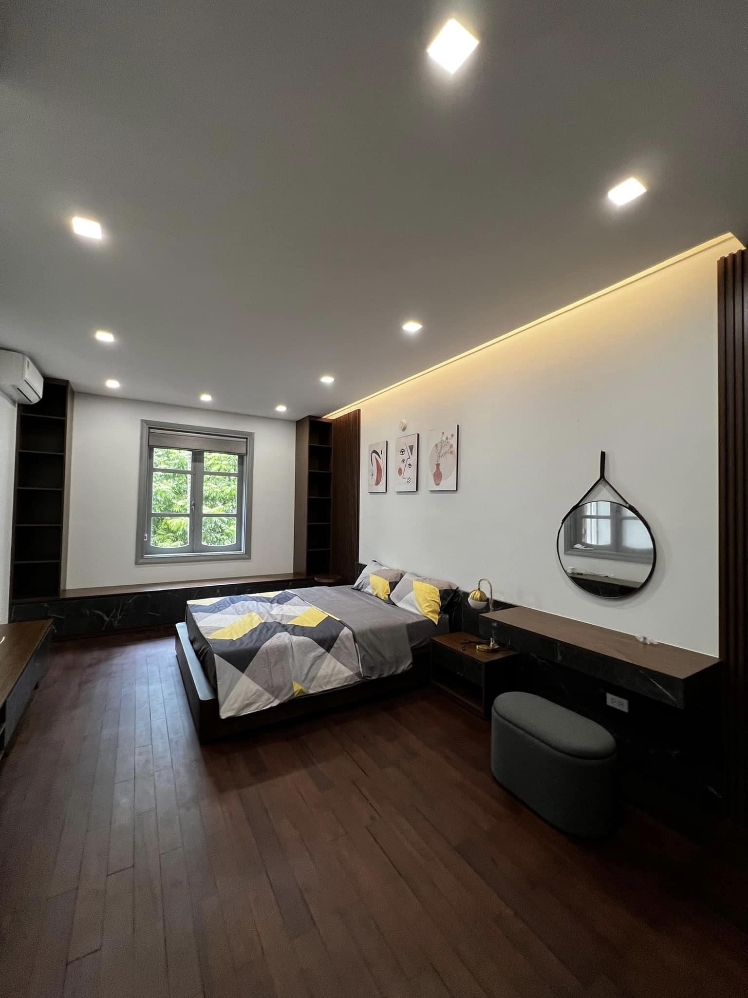 bán nhà ngõ 32 Tô Ngọc Vân Tây Hồ, Khu Vực Kinh Doanh Căn Hộ, DT 100m MT 6m.