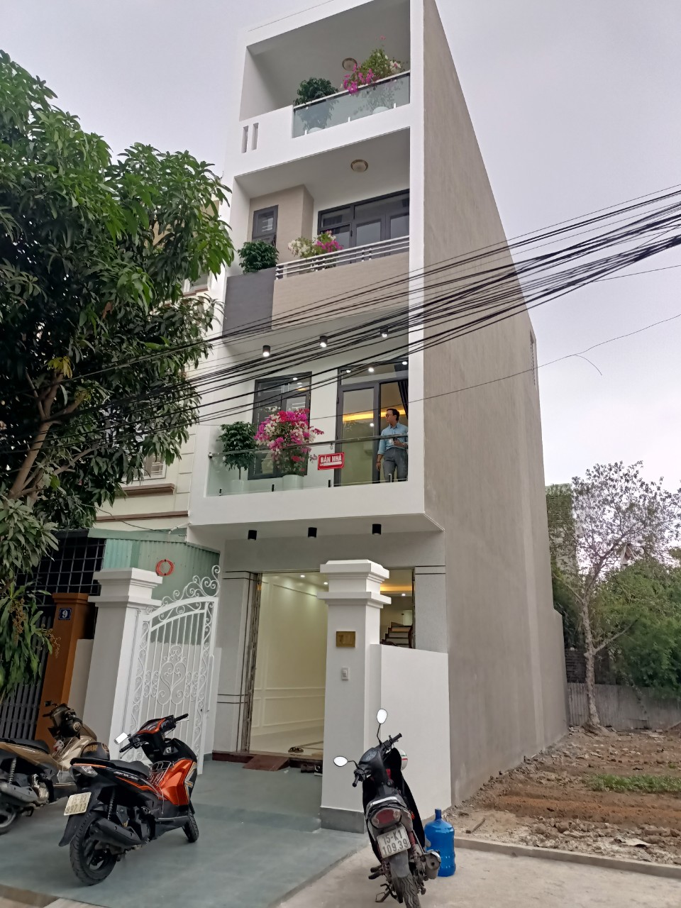 Bán nhà xây mới độc lập 4 tầng, diện tích 80m2, giá 6.6 tỷ