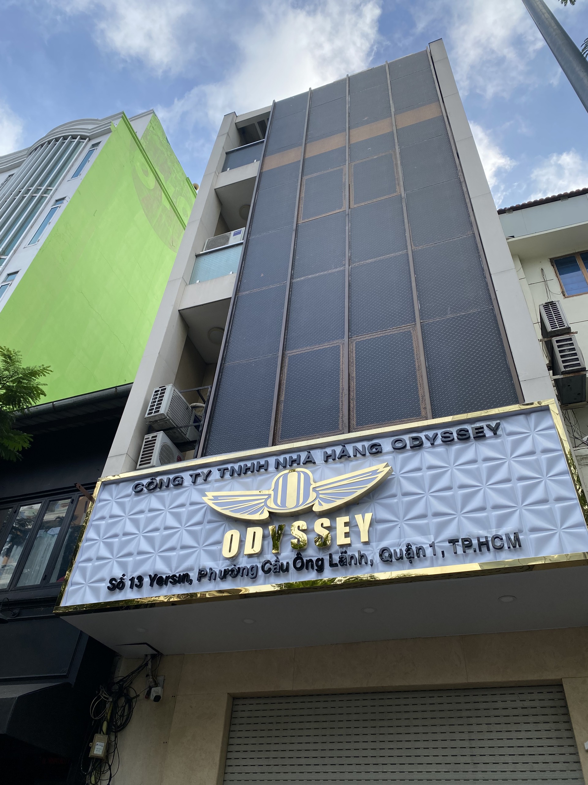 Cho thuê nguyên căn 86C Hùng Vương , phường 4, Quận 5, giá 100 triệu/tháng