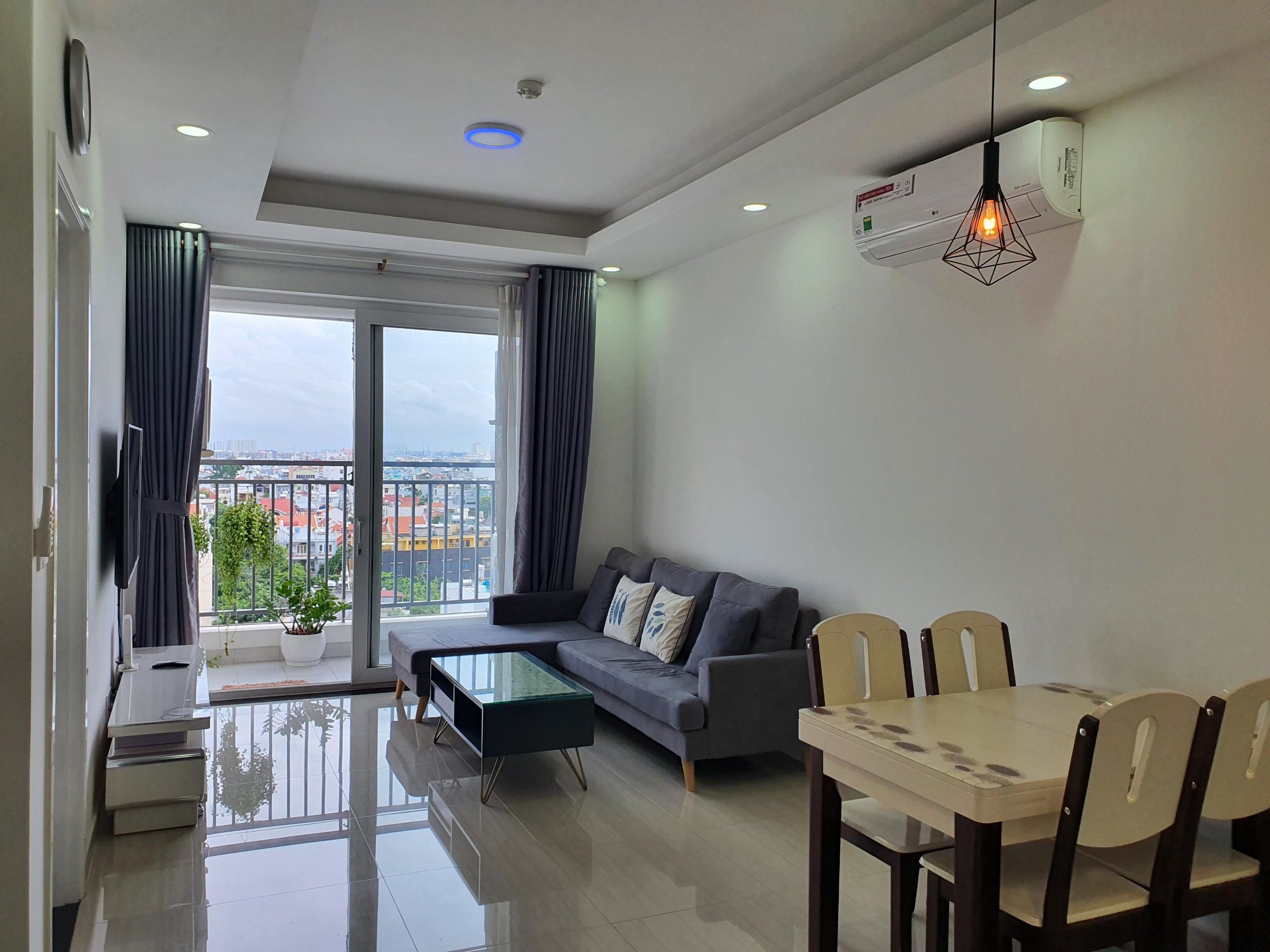 Cho thuê căn 2pn 2wc có nội thất 9 triệu/tháng - C/c Moonlight Boulevard ngay Aeon Mall Bình Tân.