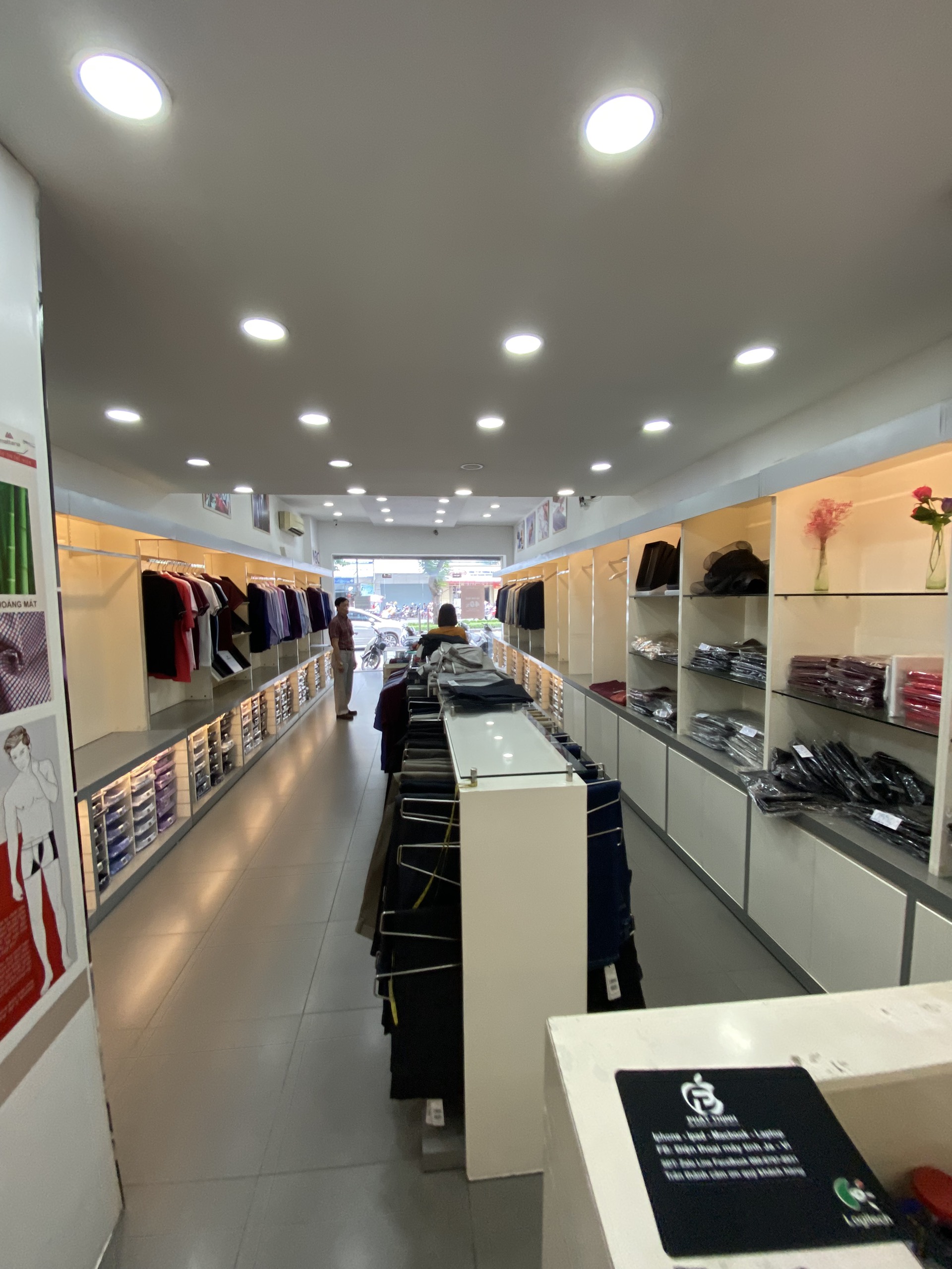 Cho thuê mặt tiền tầng trệt đường Nguyễn Du, Quận 1 giá chỉ 50 triệu/tháng