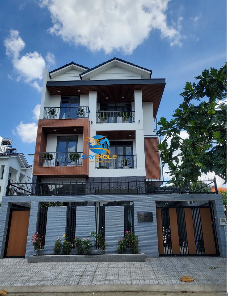 Chính chủ bán biệt thự đường trục Đặng Thùy Trâm, P13, quận Bình Thạnh. DT: 10x20. Giá 30 tỷ.