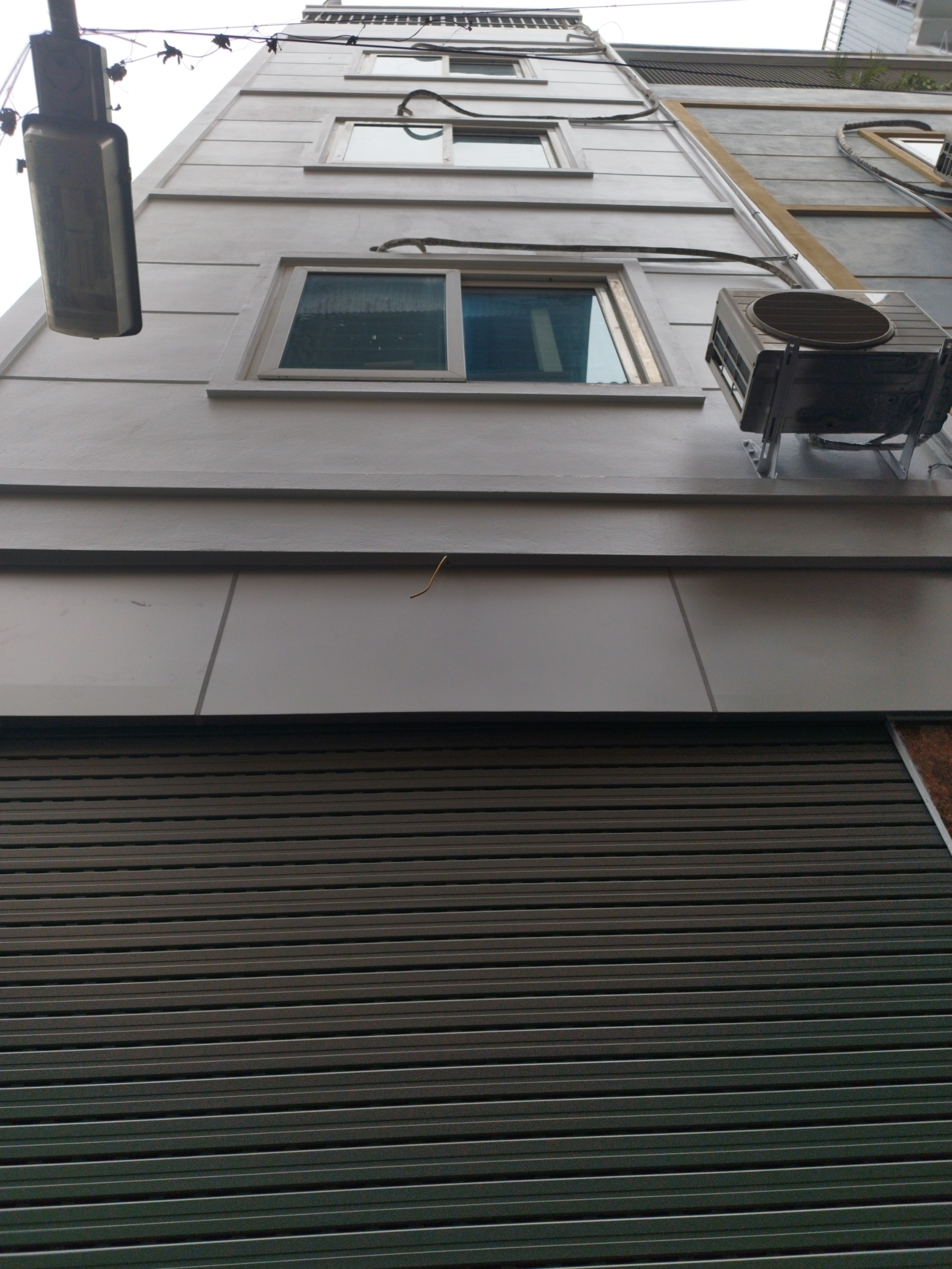 BÁN GẤP CĂN 32M x 5 TẦNG XÂY ĐỘC LẬP , FULL NỘI THẤT SÁT NVH, TẠI PHỐ TRIỀU KHÚC.