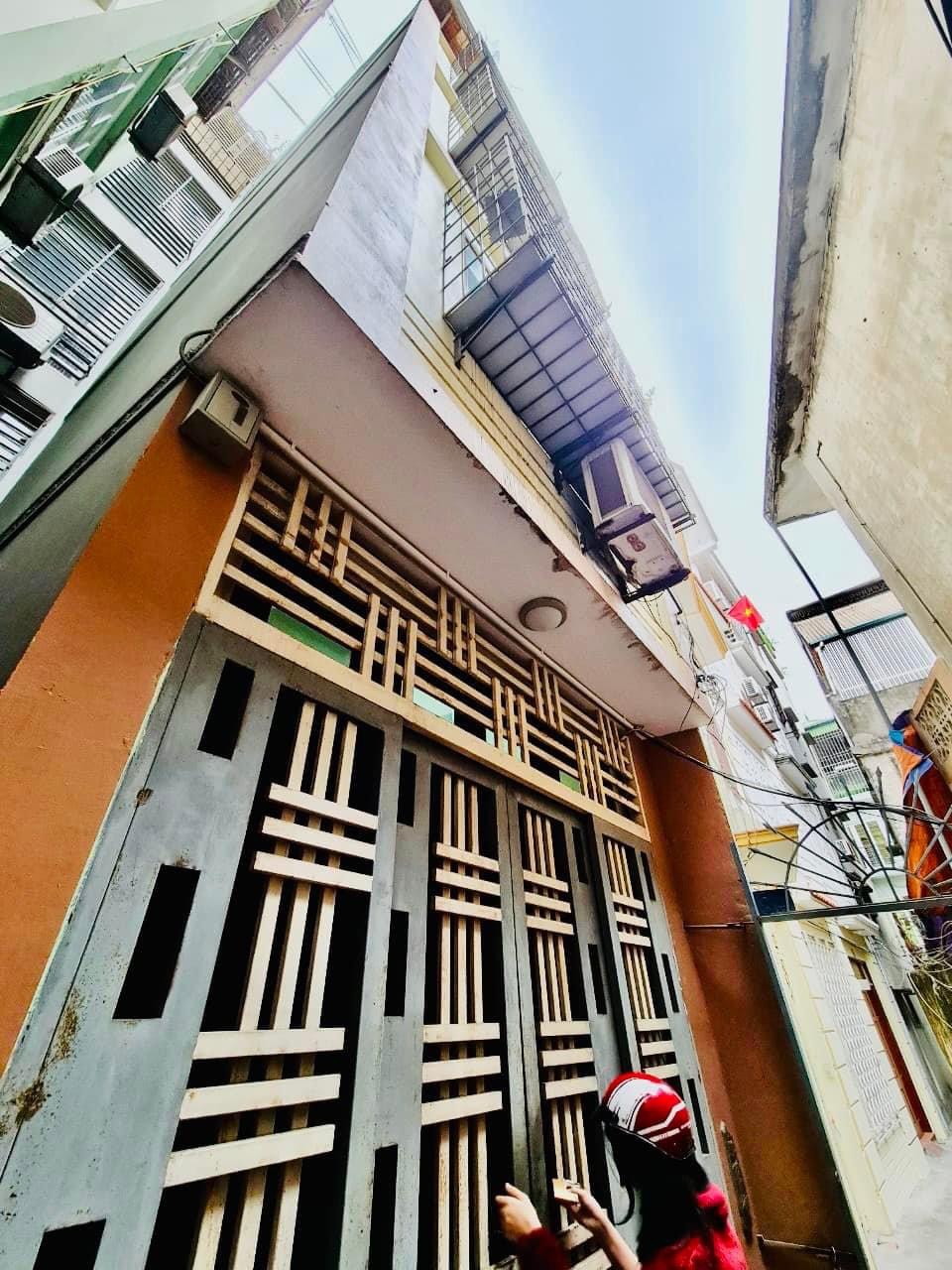 World Cup Bán Nhà Đống Đa 39m 5 Tầng gần phố cách ô tô 10m chỉ 3,5 tỷ có TL