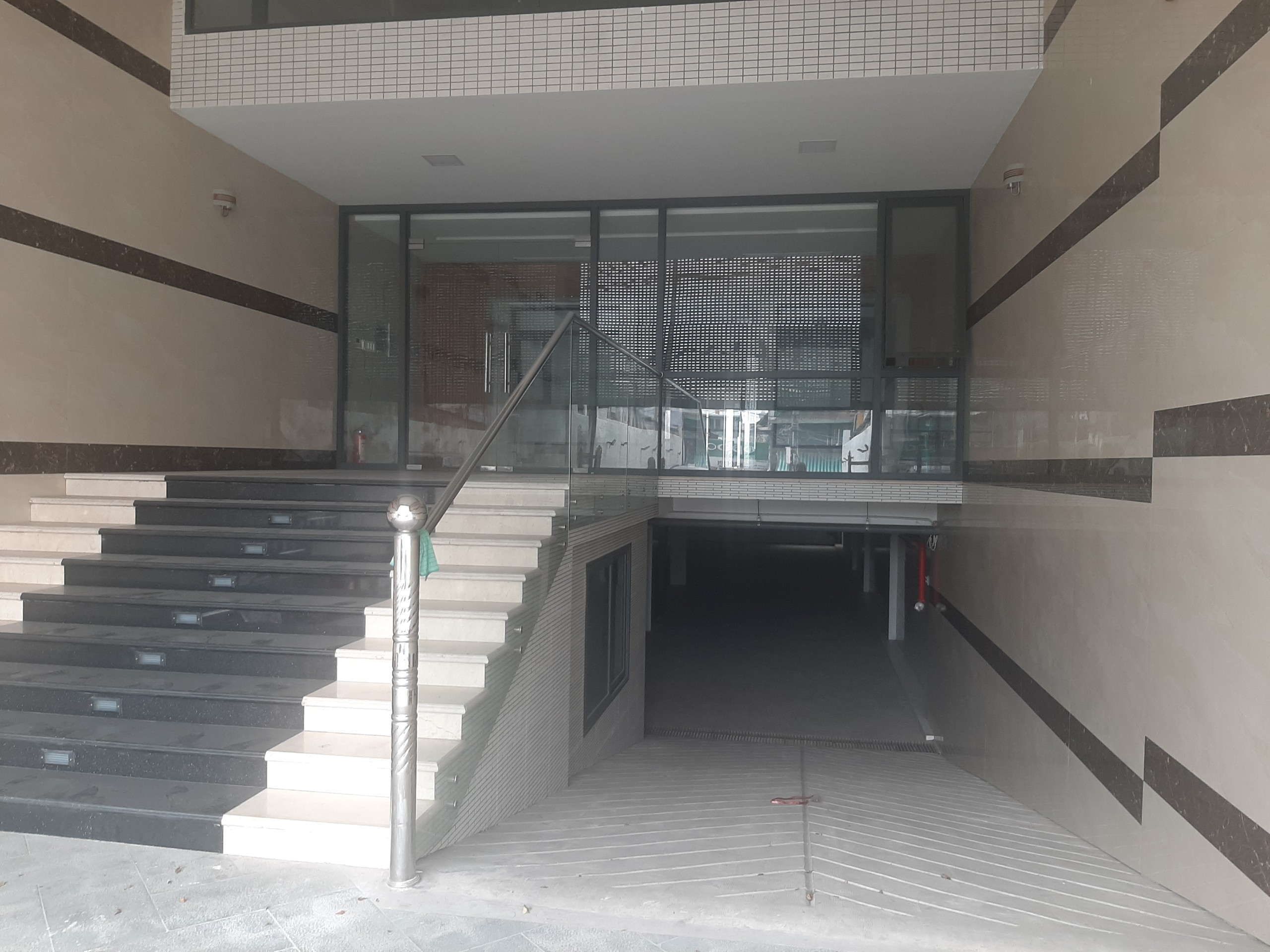 HOT!!! GIẢM THÊM 2 TỶ CÒN 83 TỶ -Bán tòa Building 5 tầng, MT Nguyễn Duy Trinh, QUẬN 2