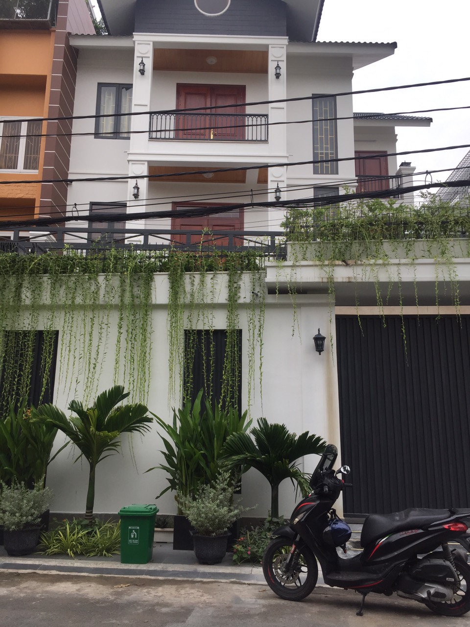 Chính chủ bán biệt thự Khu 204 Nguyễn Văn Hưởng, Thảo Điền, Quận 2. DT 160m2. Giá 45 tỷ. Liên hệ Bảo