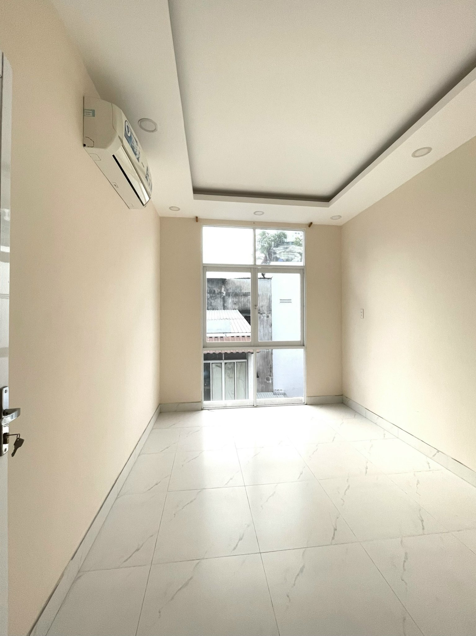 Nhà cho thuê nguyên căn mới xây Đoàn Văn Bơ Q4.Dt.4x12 2pn 3wc +ST.Giá.15tr/tháng