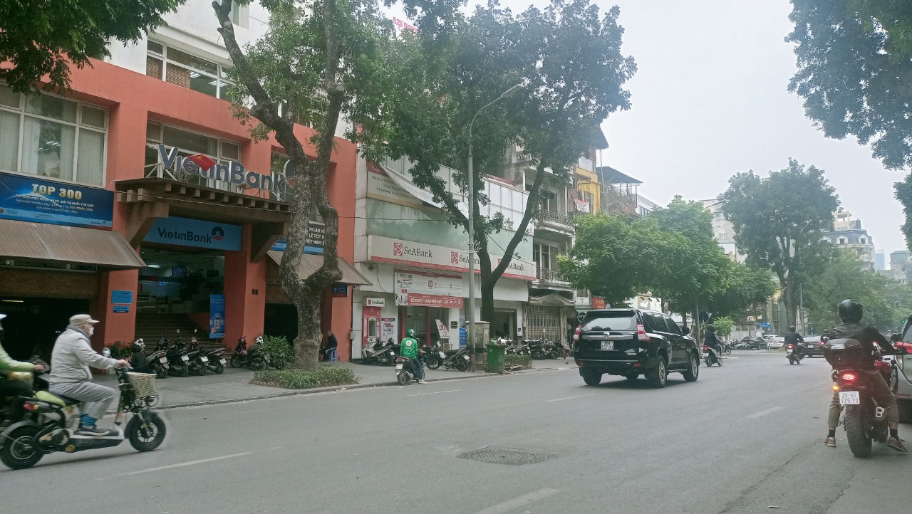 Siêu phẩm mặt phố Bà Triệu 400m2, 4 tầng, mặt tiền 11m, giá 245 tỷ thương lượng