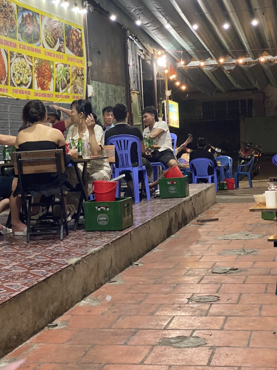 DO CHUYỂN ĐỔI CÔNG VIỆC NÊN MÌNH CẦN SANG NHƯỢNG LẠI MẶT BẰNG QUÁN NHẬU