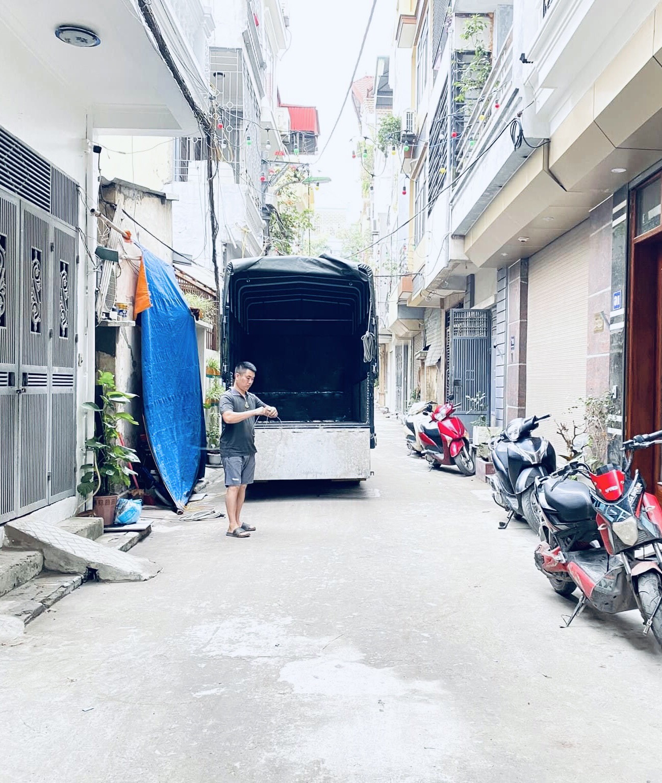 Phố TÂN MAI, Bán Nhà 40m6T Thang Máy, Phân Lô Ôtô Tránh, KD, Văn Phòng giá rẻ bất ngờ!