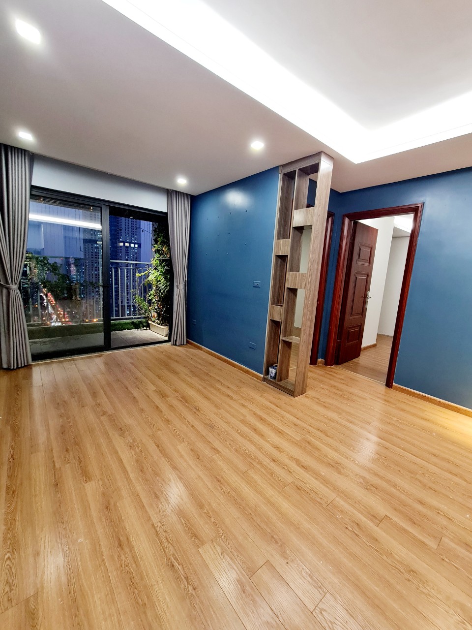 CHCC Central Point 219 Trung Kính, 2 ngủ, 2VS, DT 68m, view thành phố, Slot ô tô, bao phí, nhỉnh 3 tỷ