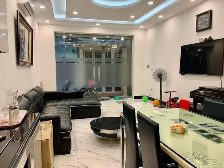 Bán nhà Mỹ Đình, Nam Từ liêm, gần ô tô, sát phố, full nội thất, ngõ thông, 61m2*4T, giá 4.35 tỷ.