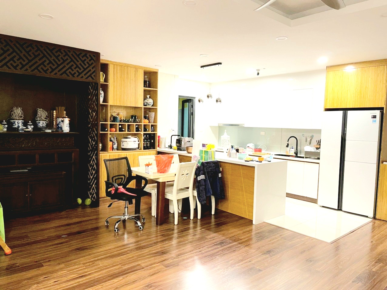 Bán CHCC Cao Cấp KĐT Ngoại Giao Đoàn, 135m2, View hồ, nội thất đẳng cấp, 4PN, chỉ ~ 7.X Tỷ