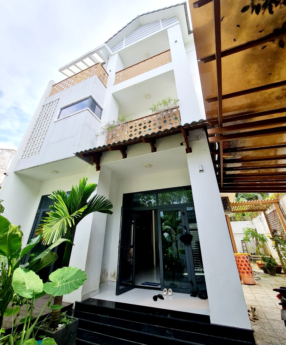 Cần bán Villa BIỆT THỰ CÁ KOI 208m2 gần sông Vàm Thuận, công viên Đặng Thuỳ Trâm, ở thoáng,