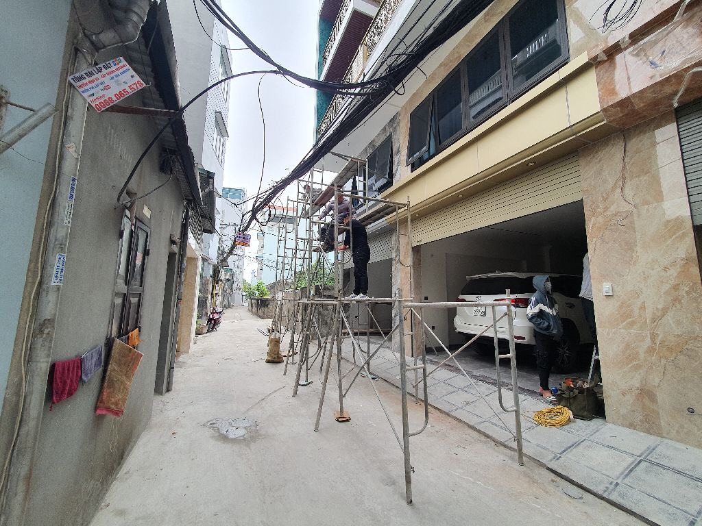 NHÀ HOÀNG NHƯ TIẾP - GARAGE 7 CHỖ - THOÁNG TRƯỚC, SAU - THANG MÁY - NGÕ THÔNG - AN SINH TỐT.