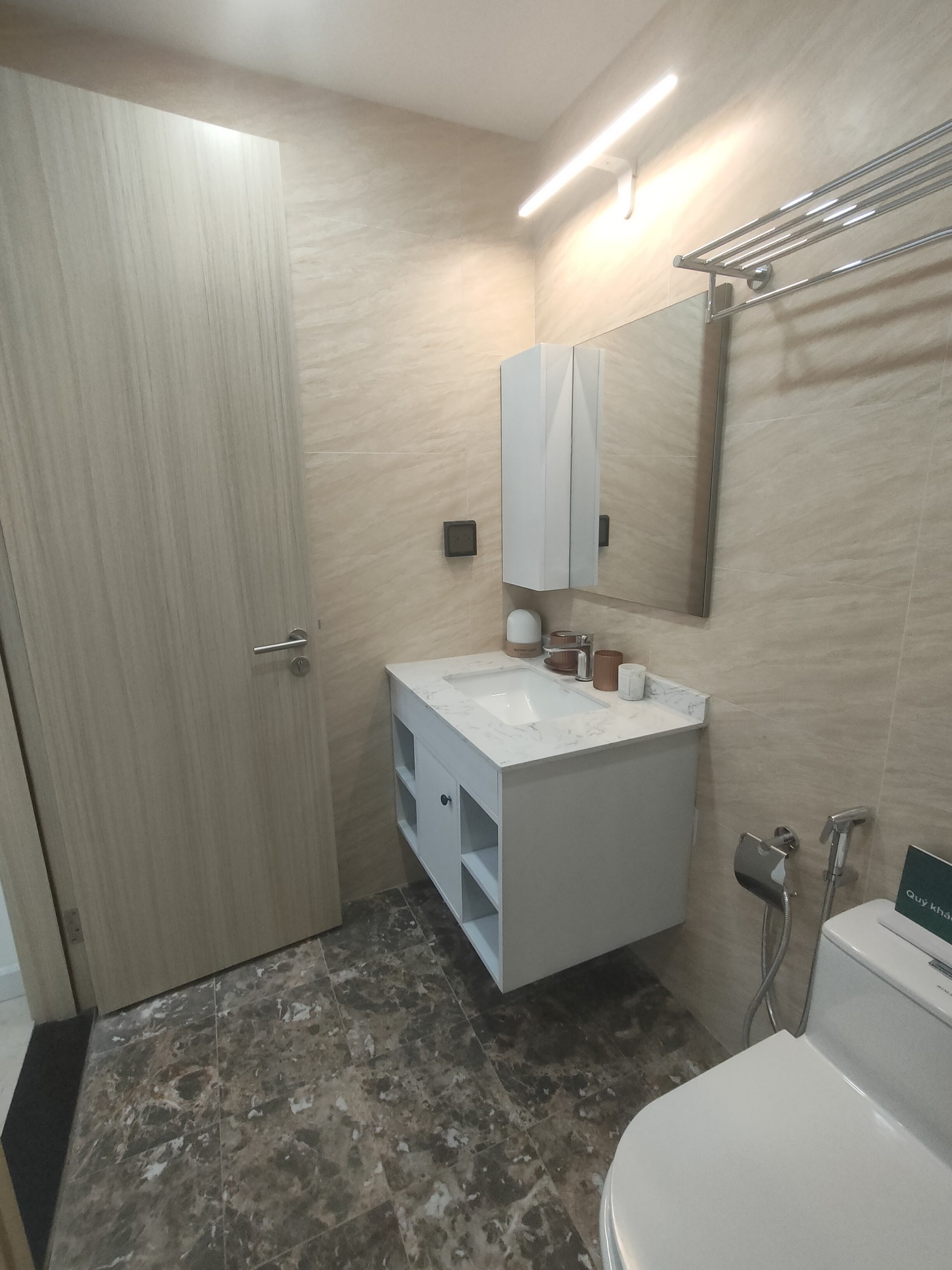 CẦN BÁN GẤP CHUNG CƯ SÔNG NHUỆ - SAILS TOWER - KIẾN HƯNG - HÀ ĐÔNG .