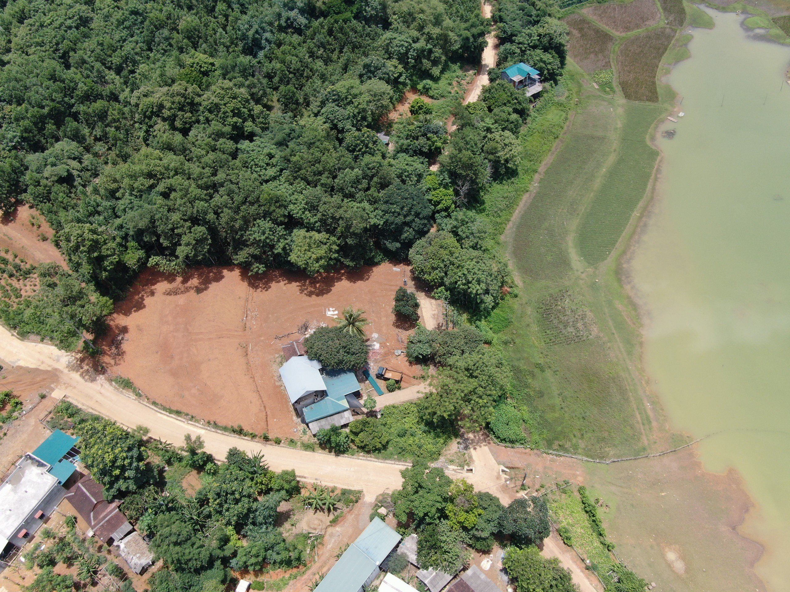 SIÊU PHẨM hồ bám đường ở đây chứ đâu siêu đẹp giá siêu hời tại Lạc Sơn, 2 sự lựa chọn liền kề