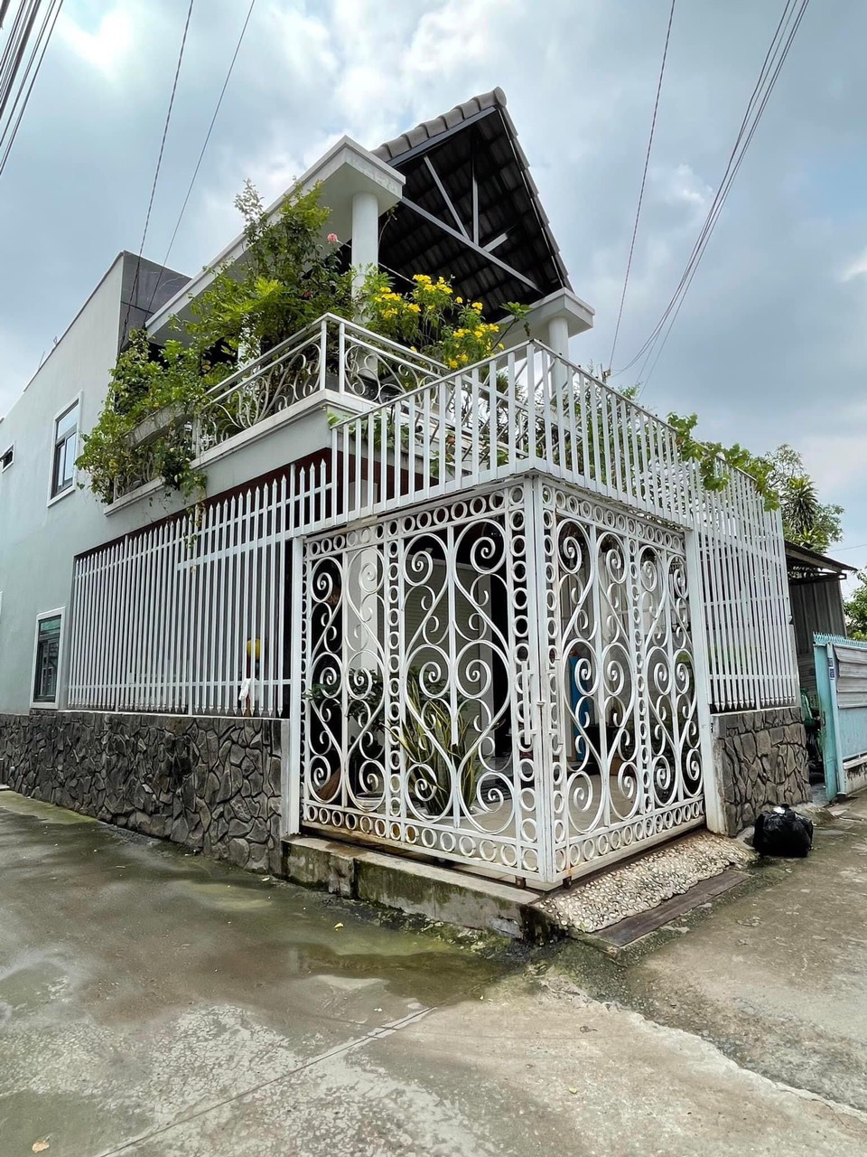 NHÀ 1TRET 1LAU GÓC 2 MẶT TIỀN SỔ RIÊNG THỔ CƯ HOÀN CÔNG NHÀ 1TRET 1LAU GÓC 2 MẶT TIỀN SỔ RIÊNG THỔ CƯ HOÀN CÔNG