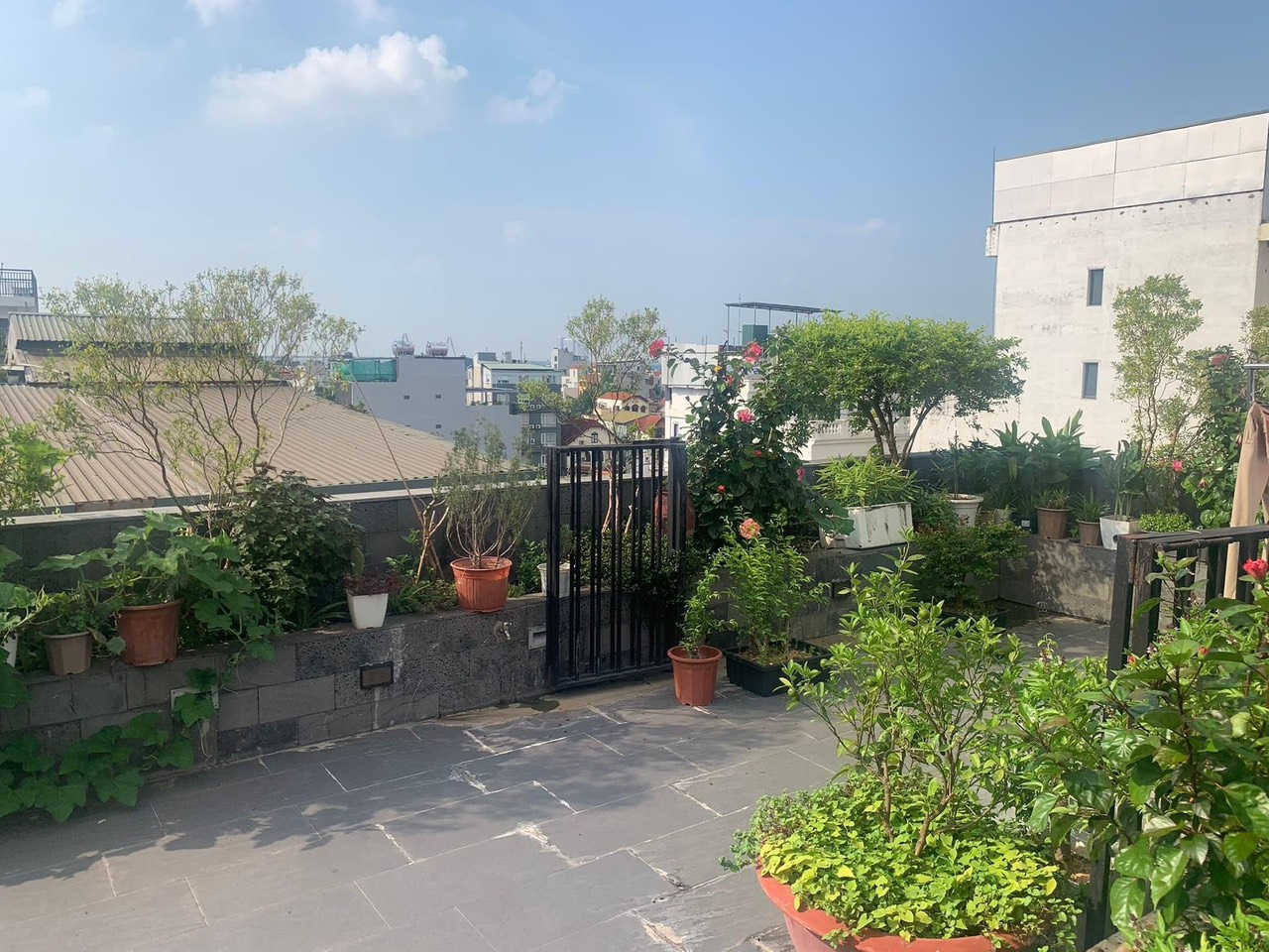 bán nhà Ngõ 32 Tô Ngọc Vân - Tây Hồ DT 95m 7 tầng, nở hậu, ngõ thông Ô tô vào nhà.