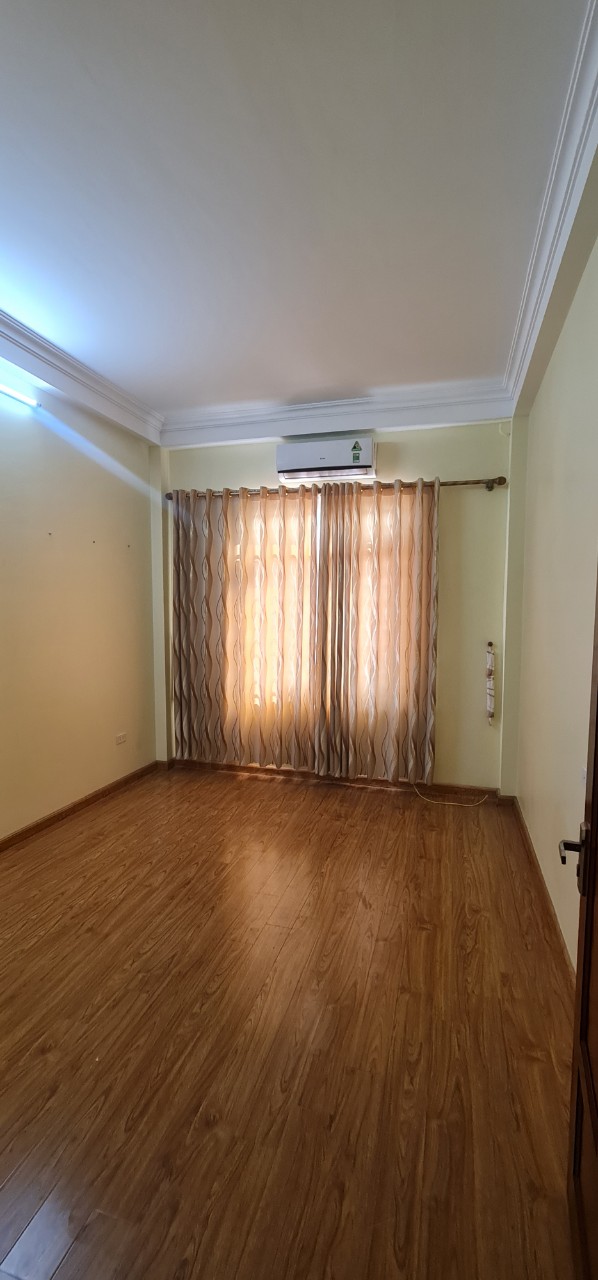 Bán nhà Hoàng Văn Thái, 60m² x 4 tầng, ô tô 7 chỗ đỗ cửa, sổ đỏ chính chủ, 5.95 tỷ