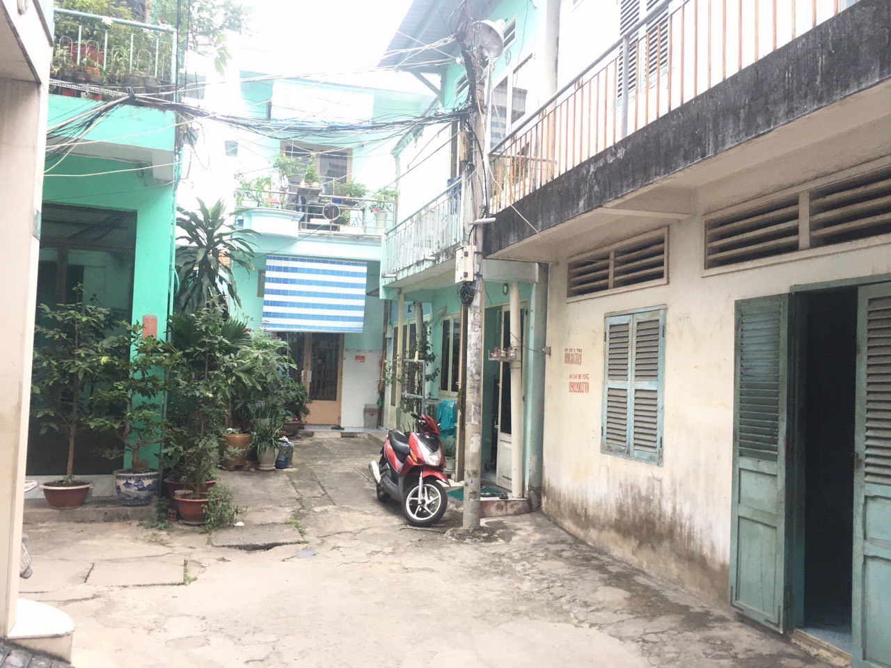 Bán GẤP Nhà nát 1 trệt, 1 lầu, tiện xây sửa, khách thiện chí cho e 1 cái giá là được ạ