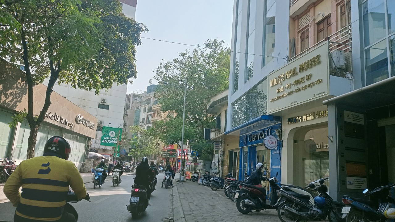 Logóc vip nhất Trung Kính 200m, mặt tiền cực rộng 40m, 5 tầng, 36 tỷ