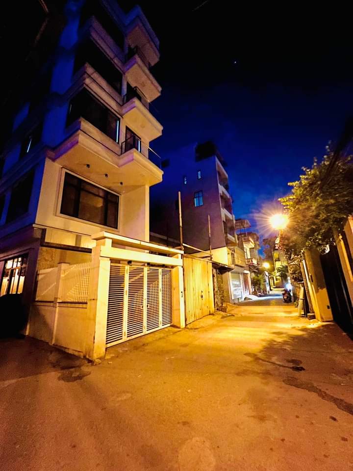 Bán đất ngõ 175 Lạc Long Quân, Phường Nghĩa Đô, Quận cầu Giấy, Ngõ thông , ô tô tránh. DT 62 m2, MT 4,4 m, giá 11,9 tỷ