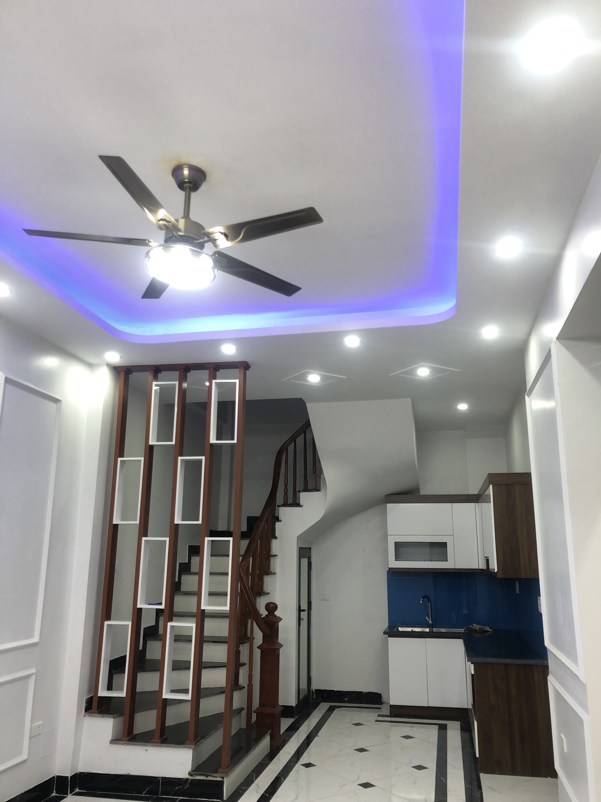 Bán nhà lô góc Phan Huy Chú , Hà Đông ,35m , 5 tầng , ô tô đỗ cửa ,giá hơn 4 tỷ