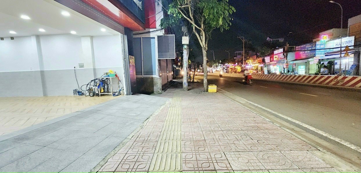 Cho thuê nhà nguyên căn mặt tiền Huỳnh Tấn Phát p Bình Thuận Q7.Dt 5x28, 1 trệt 1 lầu 4pn.nhà mới Kinh doanh tự do.Giá:40tr/th