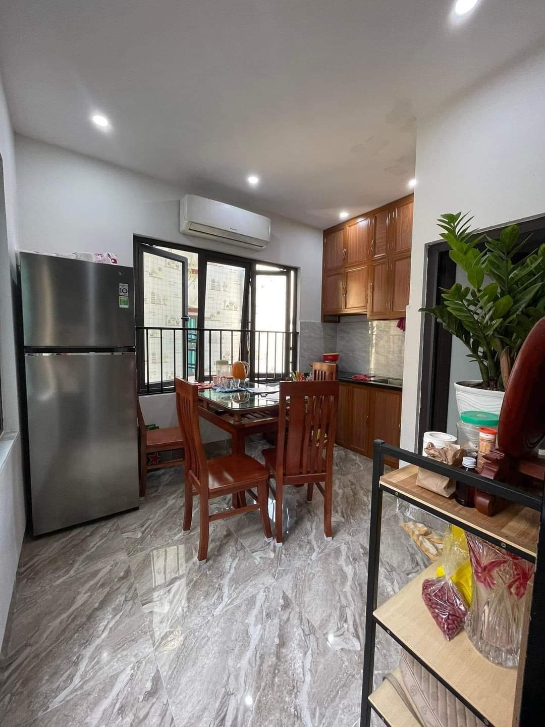 Chính chủ cần bán nhà Lĩnh nam 20m2 4 Tầng , Ô Tô ĐỖ , Lô Góc 2 Thoáng , Kinh Doanh 1Tỷ6