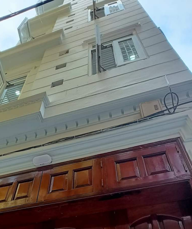 Bán nhà để ở phố Giáp Bát, Hoàng Mai, 5 tầng 3,68 tỷ gần phố, sổ nở hậu, SH quay đầu