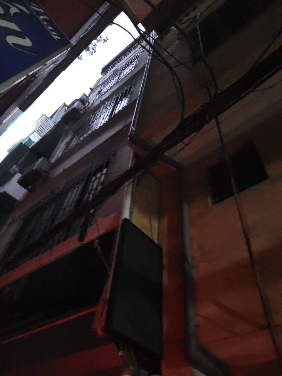 BÁN NHÀ NGÕ TO NHƯ PHỐ TRẦN QUANG DIỆU ĐỐNG ĐA PHÂN LÔ, ÔTÔ CHẠY QUANH NHÀ.