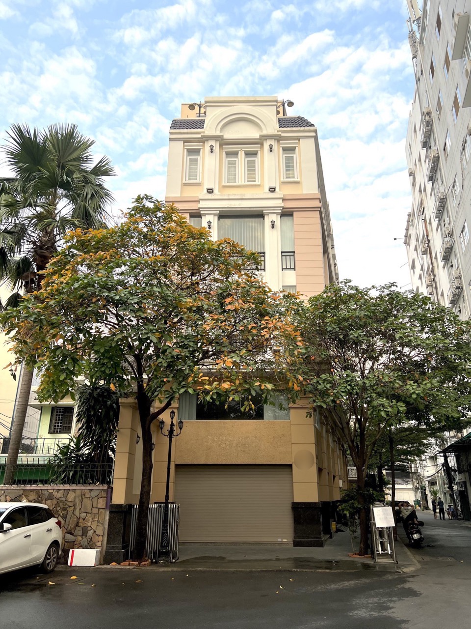 Cho thuê căn góc 2 mặt tiền hẻm xe tải cực đẹp Nguyễn Văn Trỗi