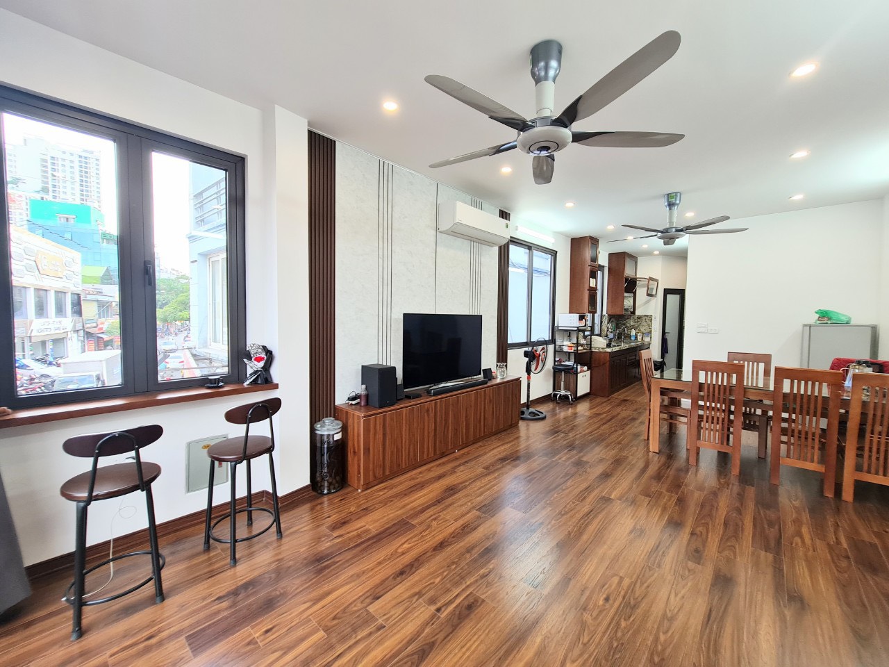 Bán nhà mặt phố Trương Định-Tân Mai, 50m2 x 6T thang máy, căn góc, vỉa hè rộng. Giá 12 tỷ