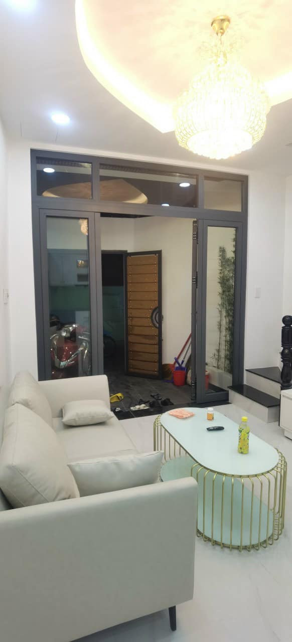 Bán nhà 3 tầng tặng nội thất sang xịn mịn, vài bước chân ra trường chợ, giá nhỉnh 3 tỷ