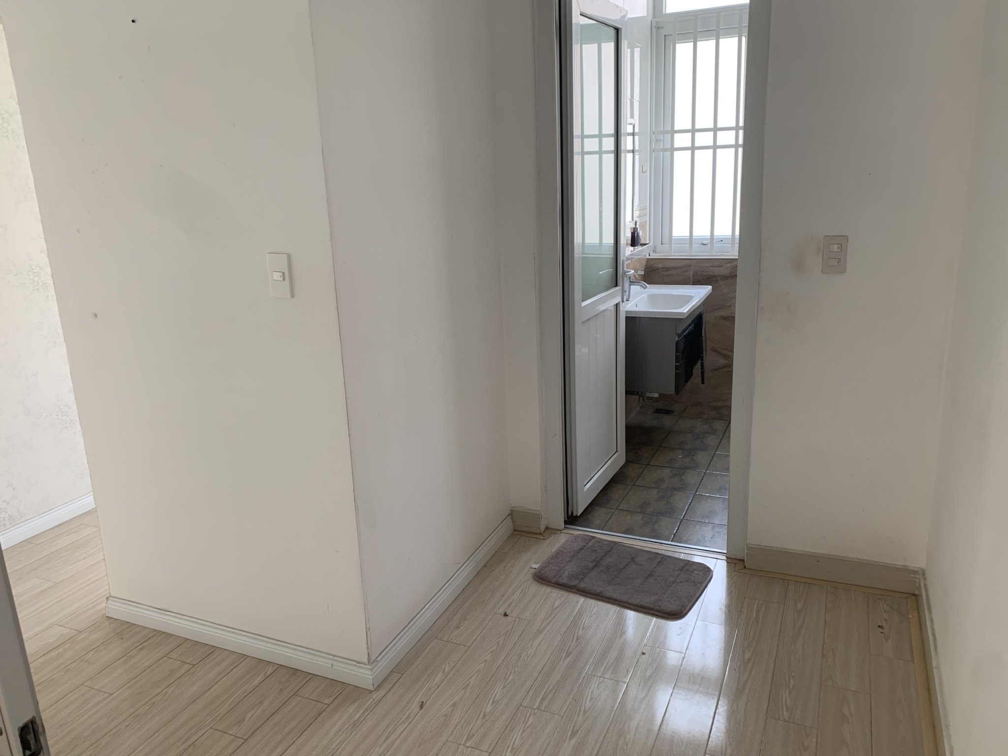 Cho thuê nhà nguyên Căn Mặt Tiền Nguyễn Thị Thập p Tân Hủng Quận 7.Dt 10x20,3 lầu có thang máy.Giá:155tr/th