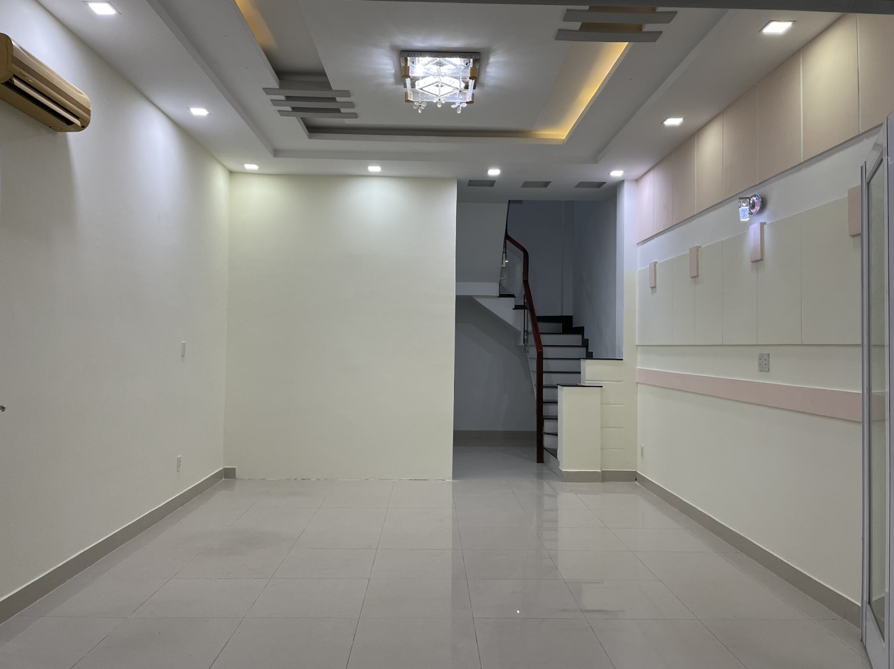 Bán nhà HXH Lê Văn Sỹ Phường 13, Quận 3. Dt 5x10 3 lầu 4pn. Giá: 12 tỷ