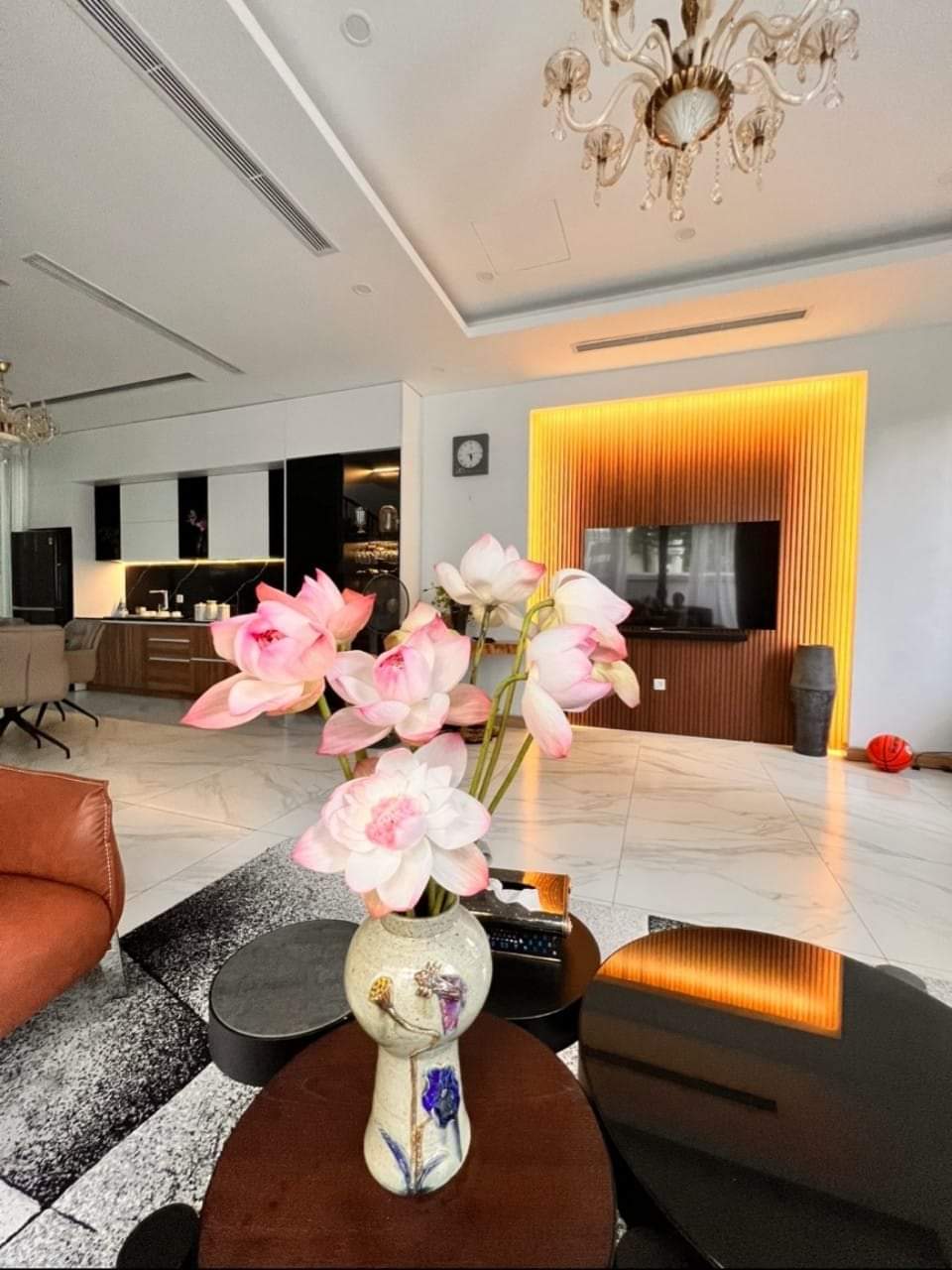 CẦN BÁN GẤP NHÀ NGÕ 9 TRẦN QUỐC HOẰN, PHÂN LÔ, Ô TÔ TRÁNH. DT 51M2 X 5 T MT 4,3M GIÁ 12 TỶ