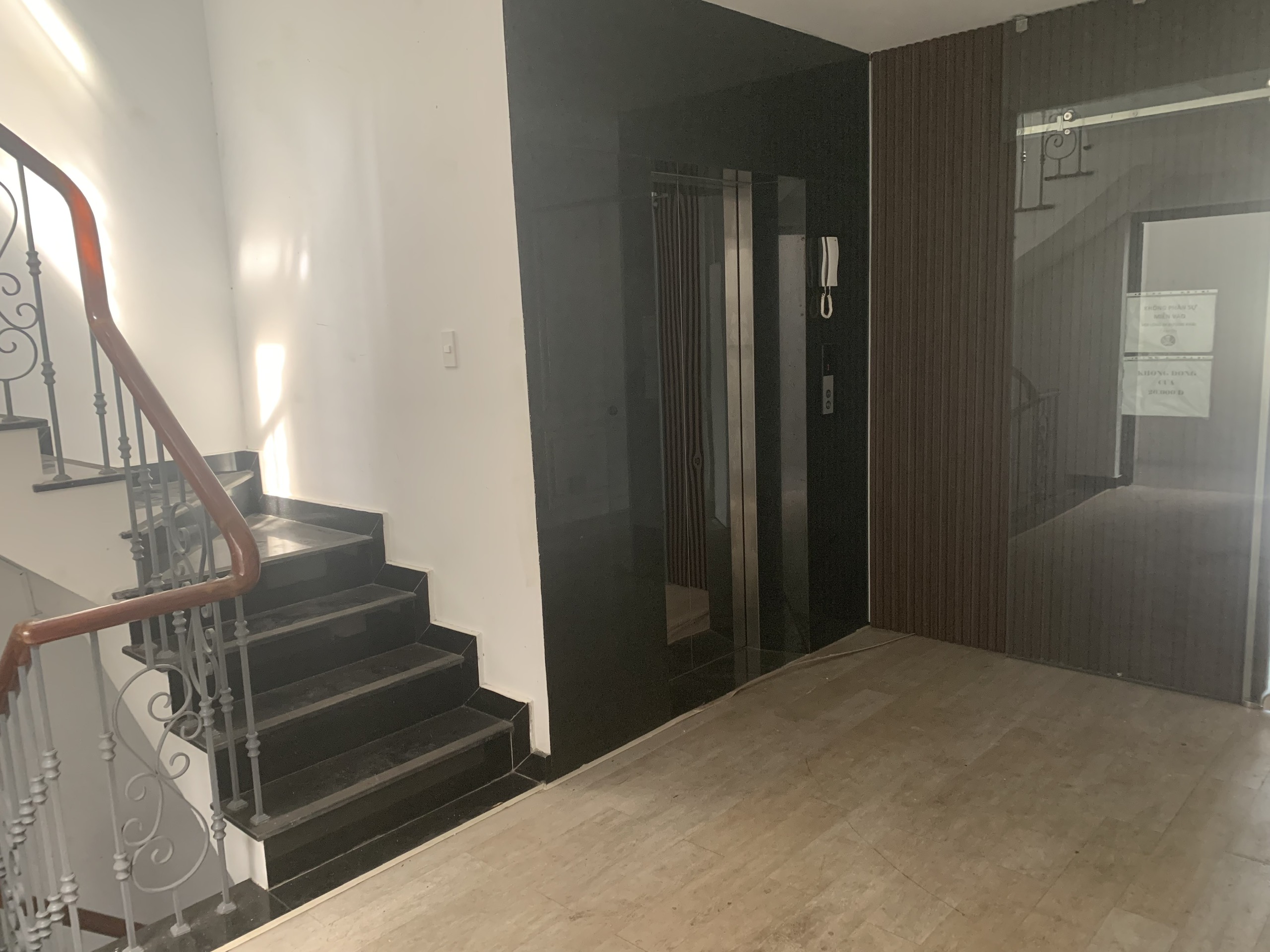 Cho thuê nhà nguyên căn mặt tiền đường KDC HimLam P Tân Hưng Quận 7.Dt 5x20,hầm trệt 4 lầu Sân thượng.Giá 60tr/th