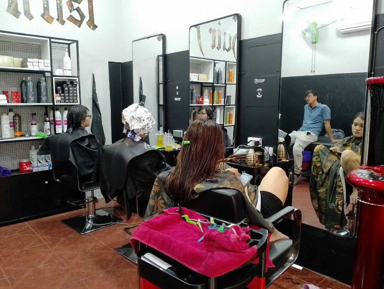 Sang lại tiệm tóc 114 Ni sư Huỳnh Liên - phường 10 - Tân Bình - TP.HCM