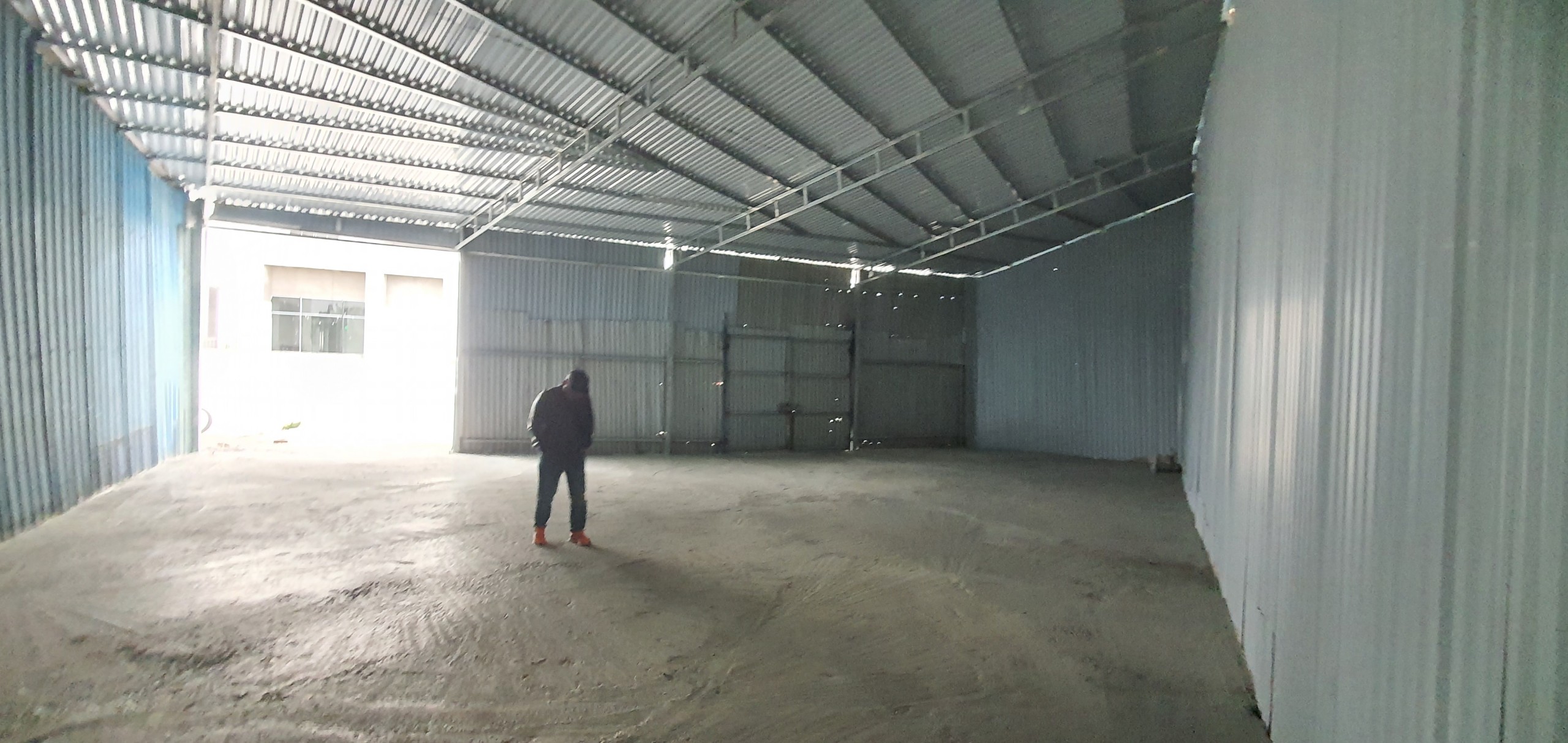 Cho thuê kho xưởng 135m2, xe cont 40 vào, 14 triệu/tháng, kho mới dựng