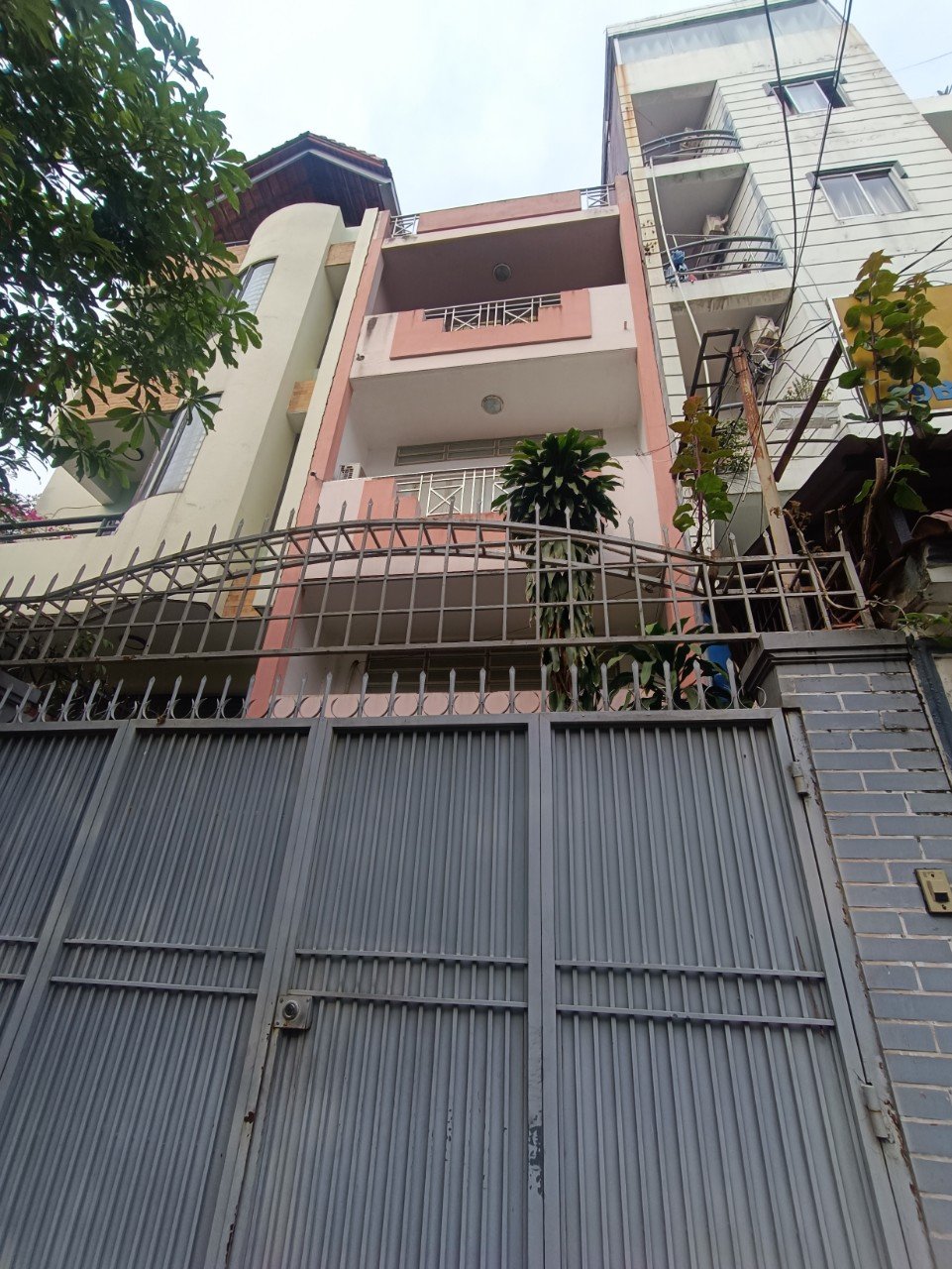 Cần bán Nhà mặt tiền đường Trường Sơn, P15, Q10. Ngay CV Lê Thị Riêng