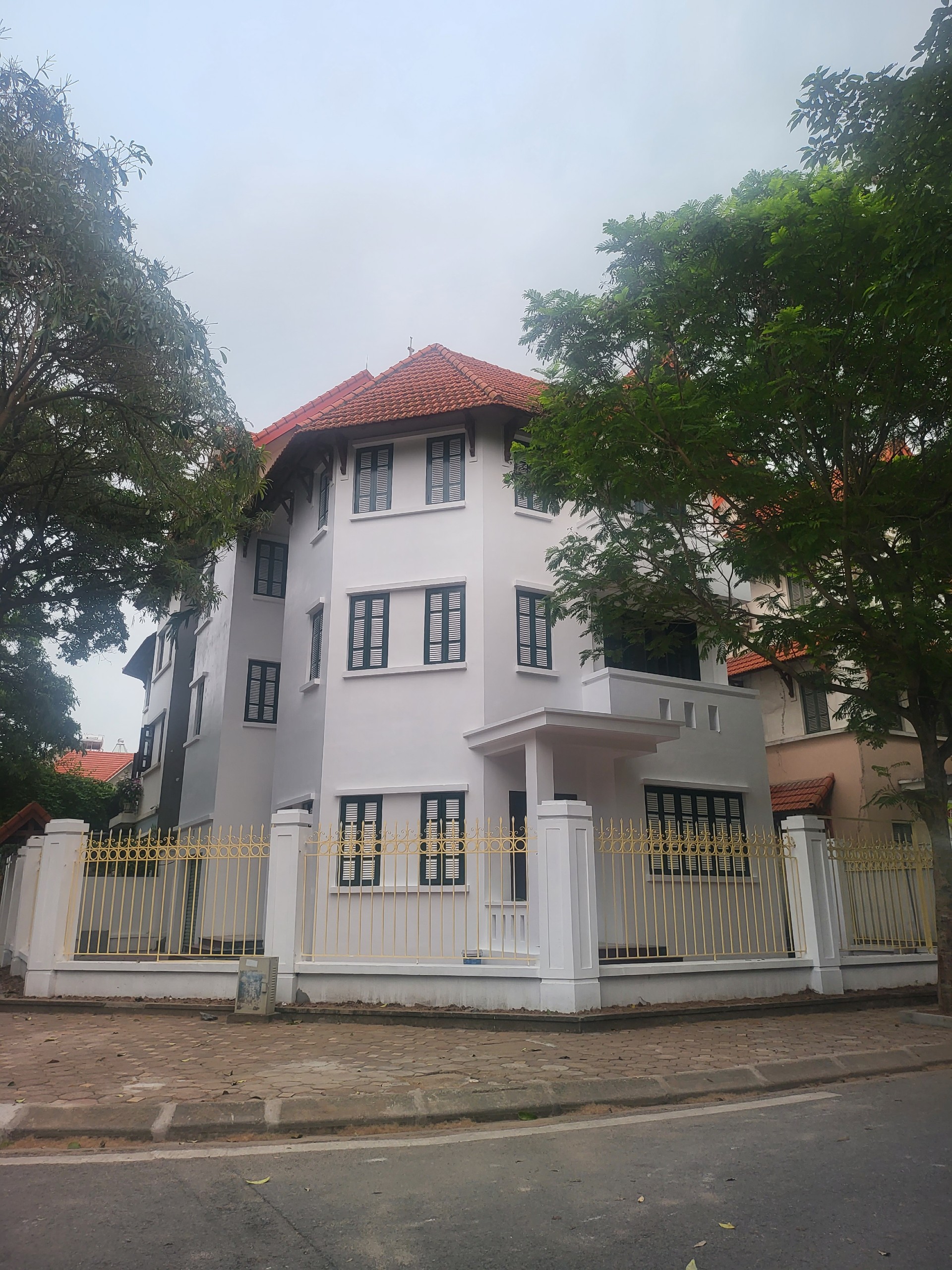 Bán Biệt Thự Bùi Thiện Ngộ - KĐT Việt Hưng, KINH DOANH, LÔ GÓC. Diện tích: 214m2. Giá: 42 Tỷ