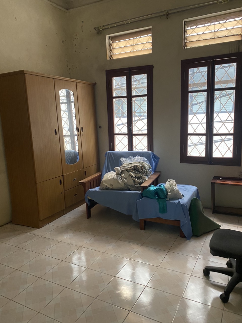 Cho thuê nhà riêng tại Hoàng Hoa Thám, Ba Đình thông phố Vĩnh Phúc. Dt 100m2 2T. Chỉ 15tr