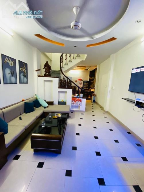 BÁN NHÀ ĐƯỜNG LÁNG, CẦU GIẤY, DT 46M - 5 TẦNG - MT 4M Nhà Thoáng, Đẹp Long Lanh, Hàng Xóm Văn Minh.