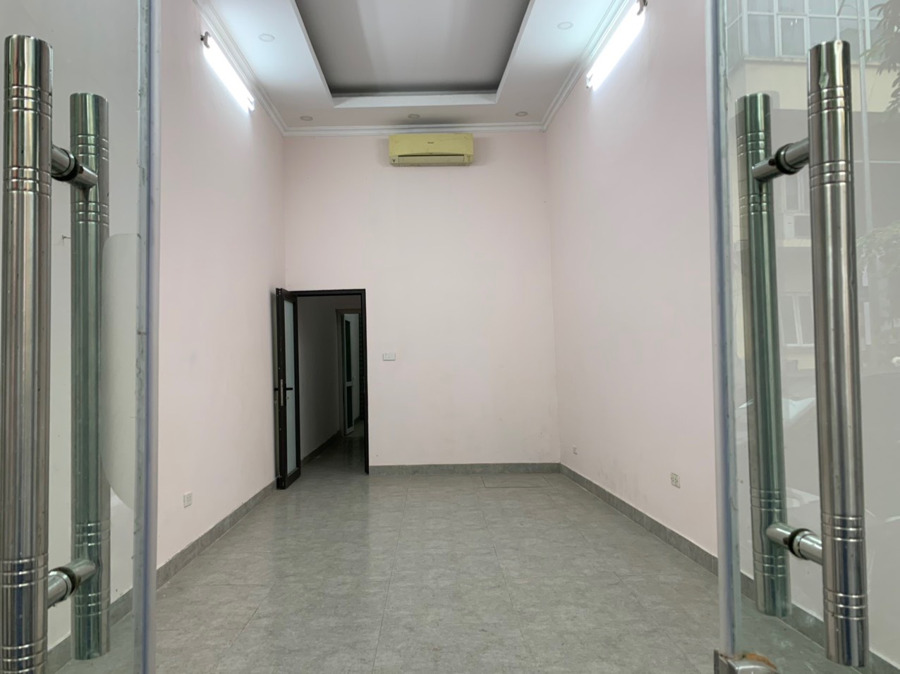 Cho thuê nhà nguyên căn mặt tiền Phố Thụy Khuê, Tây Hồ. DT 75m2 x 5T. 2 mặt phố Kinh doanh đỉnh. Chỉ 40tr